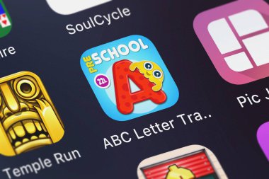 London, Büyük Britanya - 02 Ekim 2018: Screenshot Cfc s.r.o üzerinden mobil App Abc harf izleme okul Edu..