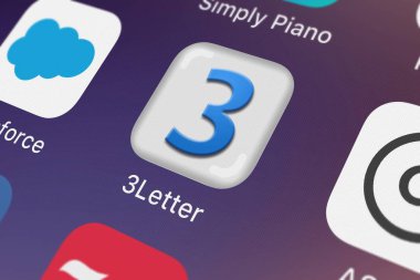 London, Büyük Britanya - 02 Ekim 2018: ekran görüntüsü Westriver'ın mobil app 3letter.