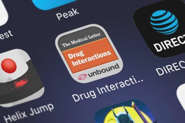 London, Büyük Britanya - 02 Ekim 2018: Close-up shot Unbound ilaç A.ş.'in popüler App Güncellemeleri ile ilaç etkileşimleri.