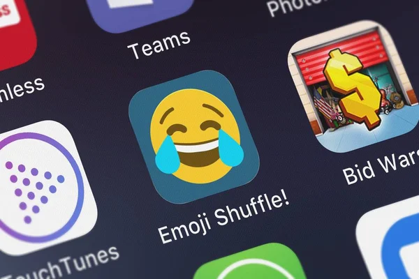 Лондон Великобританія Жовтня 2018 Закри Постріл Значок Програми Emoji Shuffle — стокове фото