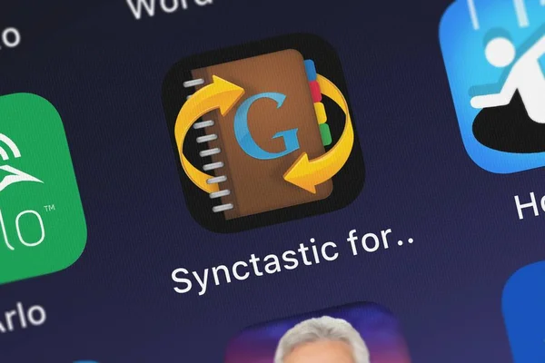 2018年10月02日 Synctastic Gmail 移动应用程序从海滩应用程序在 Iphone 屏幕上 — 图库照片