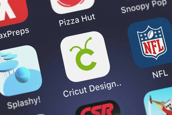 London, Büyük Britanya - 02 Ekim 2018: ekran görüntüsü Provo Craft yenilik'ın mobil app Cricut tasarım alanı.