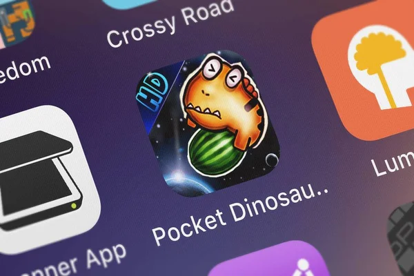 携帯アプリ ポケット恐竜にムーン チェン ハオからのロンドン イギリス 2018 スクリーン ショット — ストック写真