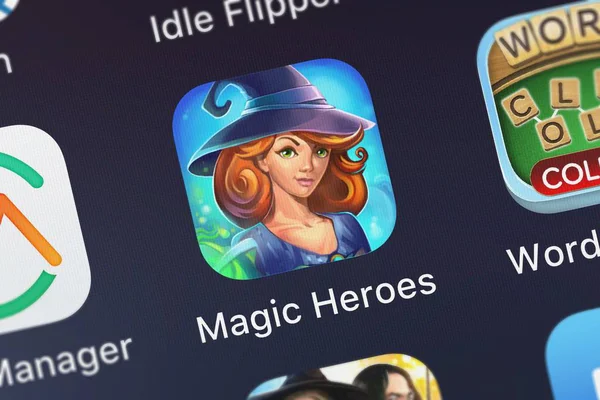 London, Büyük Britanya - 02 Ekim 2018: yakın çekim çekim Magic Heroes: bir iphone üzerinde Anawiki oyunları kaydetmek bizim Park Hd tam uygulama simgesi.