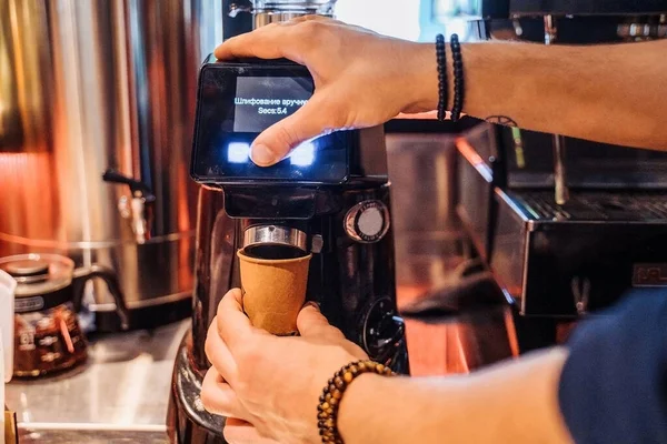 Macinino Caffè Professionale Buon Ristorante Primo Piano Supporto Con Caffè — Foto Stock