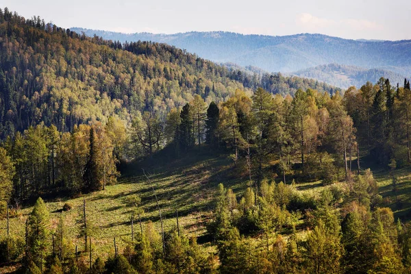 Rusya 'da sabah dağları. Gerçek Rusya