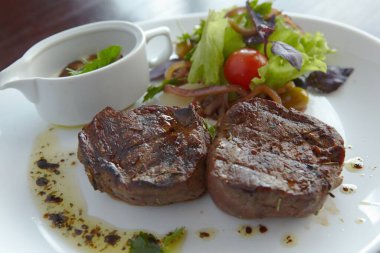 Restorandan yemek. et