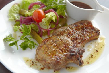 Restorandan yemek. et