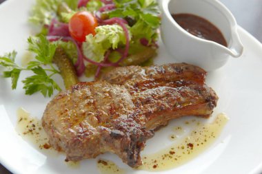 Restorandan yemek. et