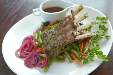 Restorandan yemek. et