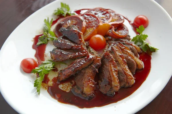 Comida Del Restaurante Pollo Con Tomates — Foto de Stock