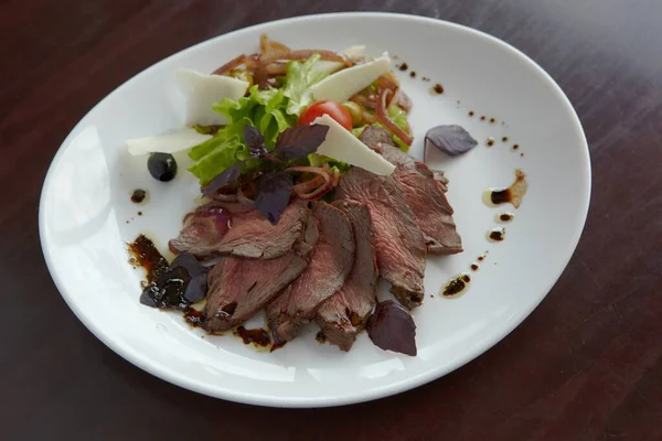 Restorandan yemek. et