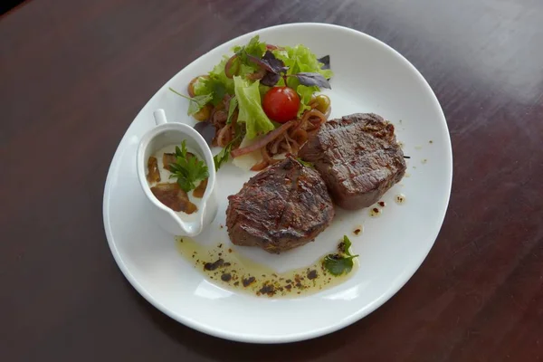 Restorandan yemek. et