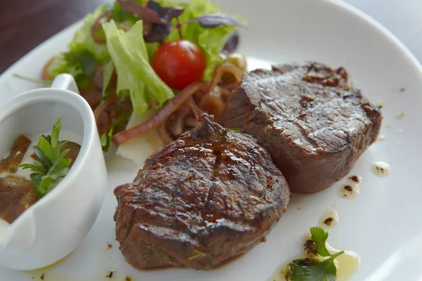 Restorandan yemek. et