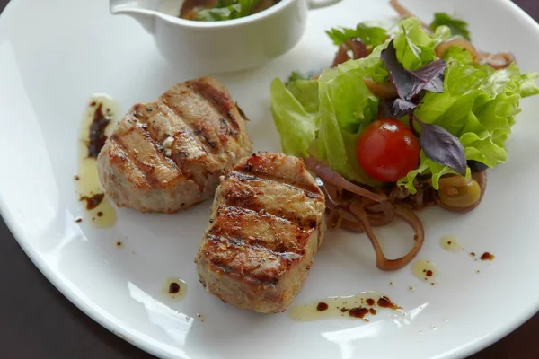 Restorandan yemek. et