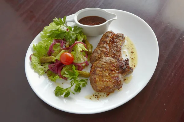 Restorandan yemek. et