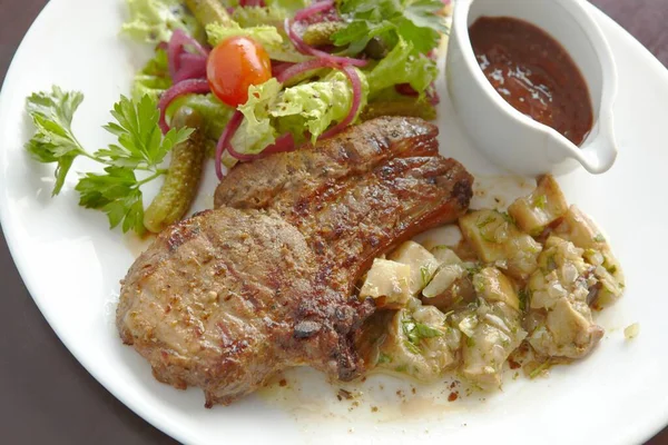 Restorandan yemek. et