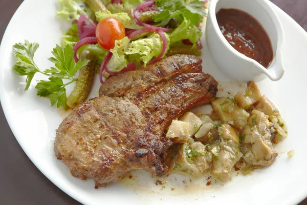 Restorandan yemek. et