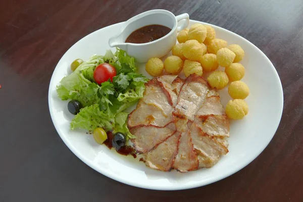 Restorandan yemek. et