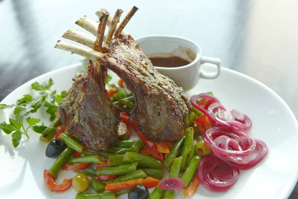 Restorandan yemek. et