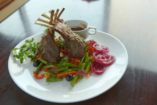 Restorandan yemek. et