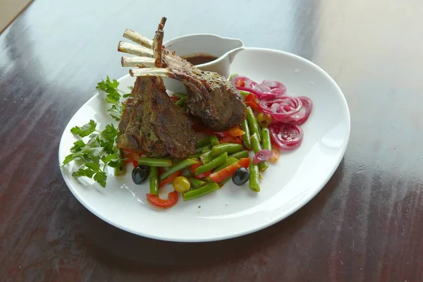 Restorandan yemek. et