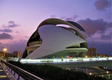 Palau de les Arts Reina Sofia, Santiago Calatrava tarafından İspanya 'nın Valencia şehrinin kuzeybatı ucunda bulunan bir opera binasıdır. 8 Ekim 2005 'te açıldı.. 