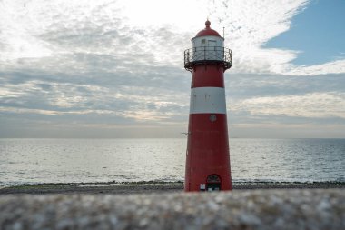 Bu deniz feneri Westkapelle denizin kenarında Hollanda'da bulunan