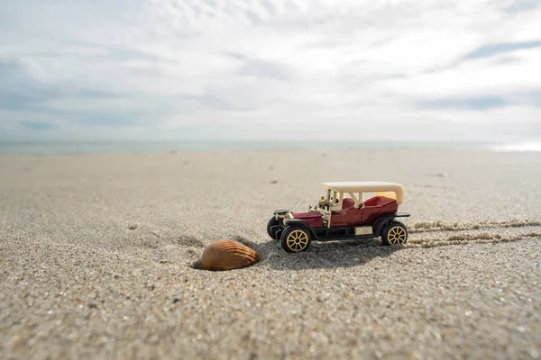 Sebuah Mobil Miniatur Pantai Belanda Pada Hari Yang Cerah — Stok Foto