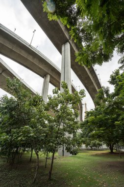 Çok güzel bir Bhumibol köprü Tayland başkentinde bulunan