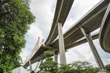 Çok güzel bir Bhumibol köprü Tayland başkentinde bulunan