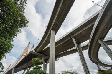 Çok güzel bir Bhumibol köprü Tayland başkentinde bulunan