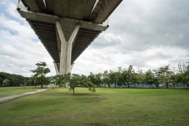 Çok güzel bir Bhumibol köprü Tayland başkentinde bulunan