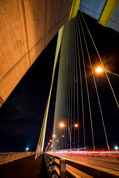 这座美丽的拉玛桥坐落在泰国首都 — 图库照片