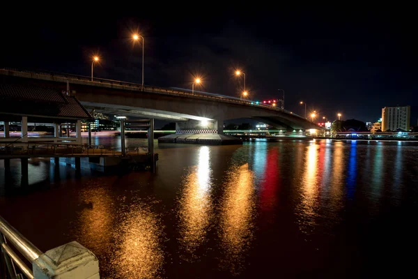 Esta Bela Ponte Está Localizada Capital Tailândia Noite — Fotografia de Stock