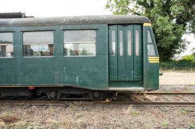 Eski bir merkezinde eski bir tren var