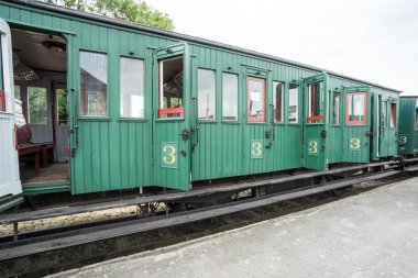 Eski bir merkezinde eski bir tren var