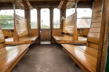 Eski bir yolcu olarak Ahşap banklar ikinci sınıf Tren