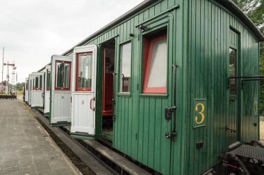 Eski bir merkezinde eski bir tren var