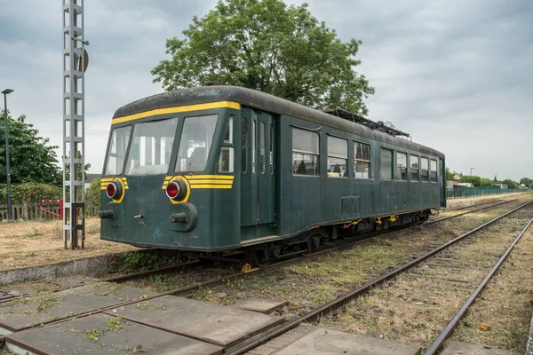 Eski bir merkezinde eski bir tren var