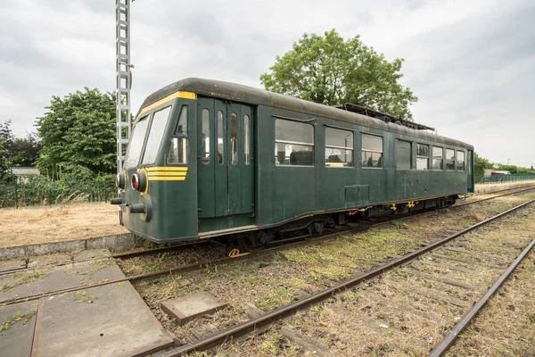 Eski bir merkezinde eski bir tren var