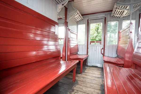 Einem Alten Bahnhof Steht Ein Alter Zug — Stockfoto