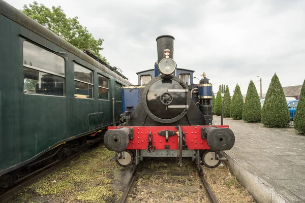 Eski bir istasyonunda eski buharlı tren yoktur