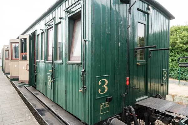 Eski bir merkezinde eski bir tren var