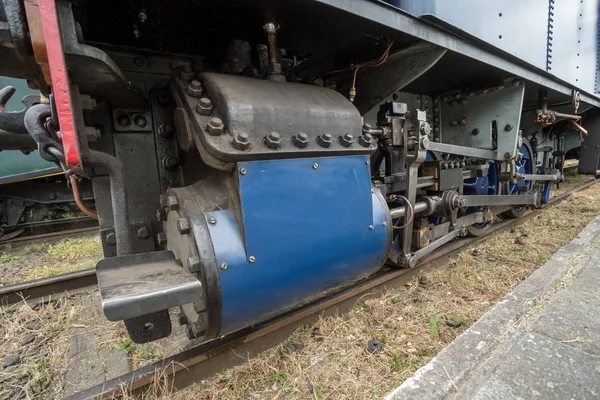 Eski bir istasyon var onun yolcu için bekleyen bir buhar trien