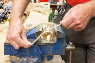 arasında benchfix için kenevir suyuyla MANŞONLA