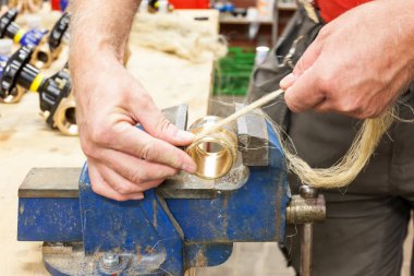 arasında benchfix için kenevir suyuyla MANŞONLA