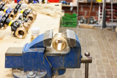 arasında benchfix için kenevir suyuyla MANŞONLA