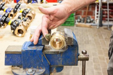 arasında benchfix için kenevir suyuyla MANŞONLA