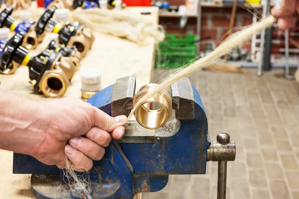 arasında benchfix için kenevir suyuyla MANŞONLA